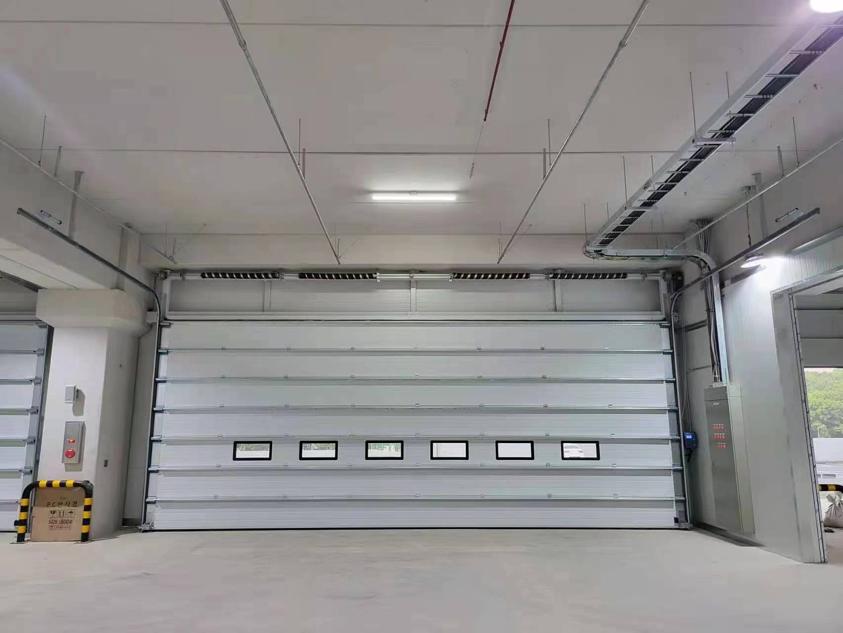 Kodėl segmentinės durys gali išspręsti ne tik prieigos problemas?